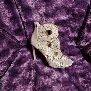 Gianni Bini, Merilee High Heel, in Tickled Gold. Size 9